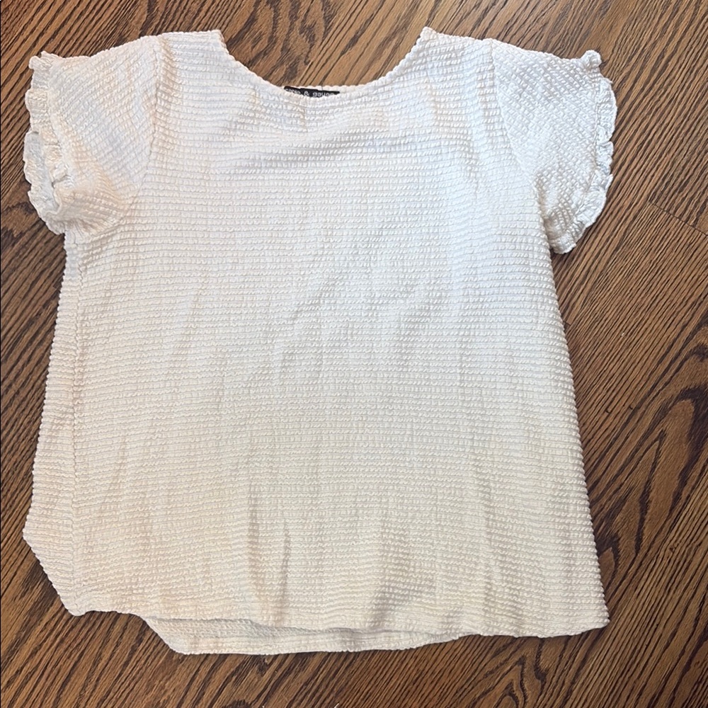 Cable & Gauge White Boxy Ruffled Blouse